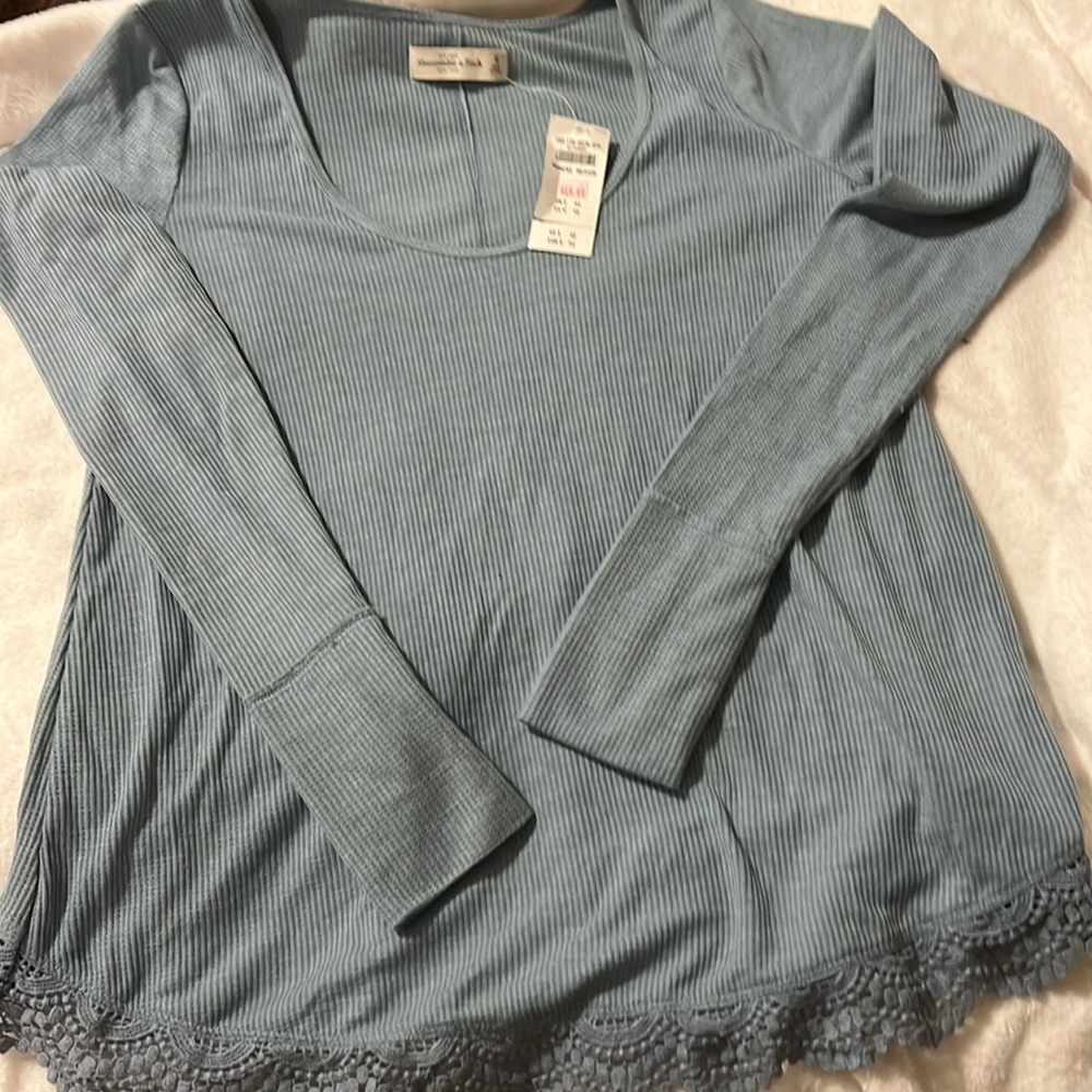 NWT Abercrombie teal top
Size medium 
See pics